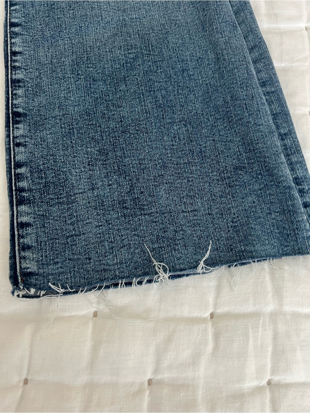 Frame Denim High-Rise Wide Leg Jeans in Dark Blue Wash -24” waist - 30” inseam - Picture 2 of 7